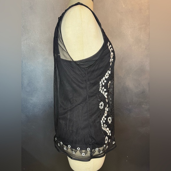 White House Black Market Embroidered Mesh Sleeveless Top – Size M - Picture 3 of 9